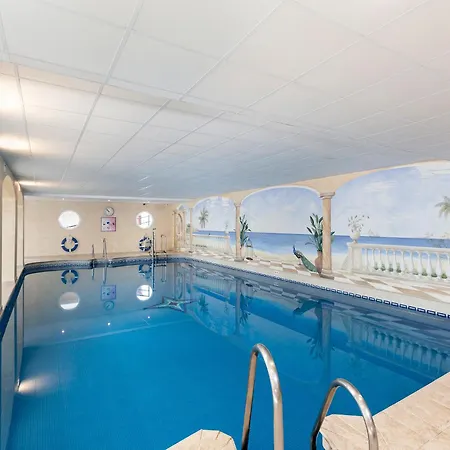 Crown Club Marbella לה קאלה דה מיחאס