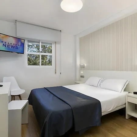 Crown Club Marbella לה קאלה דה מיחאס